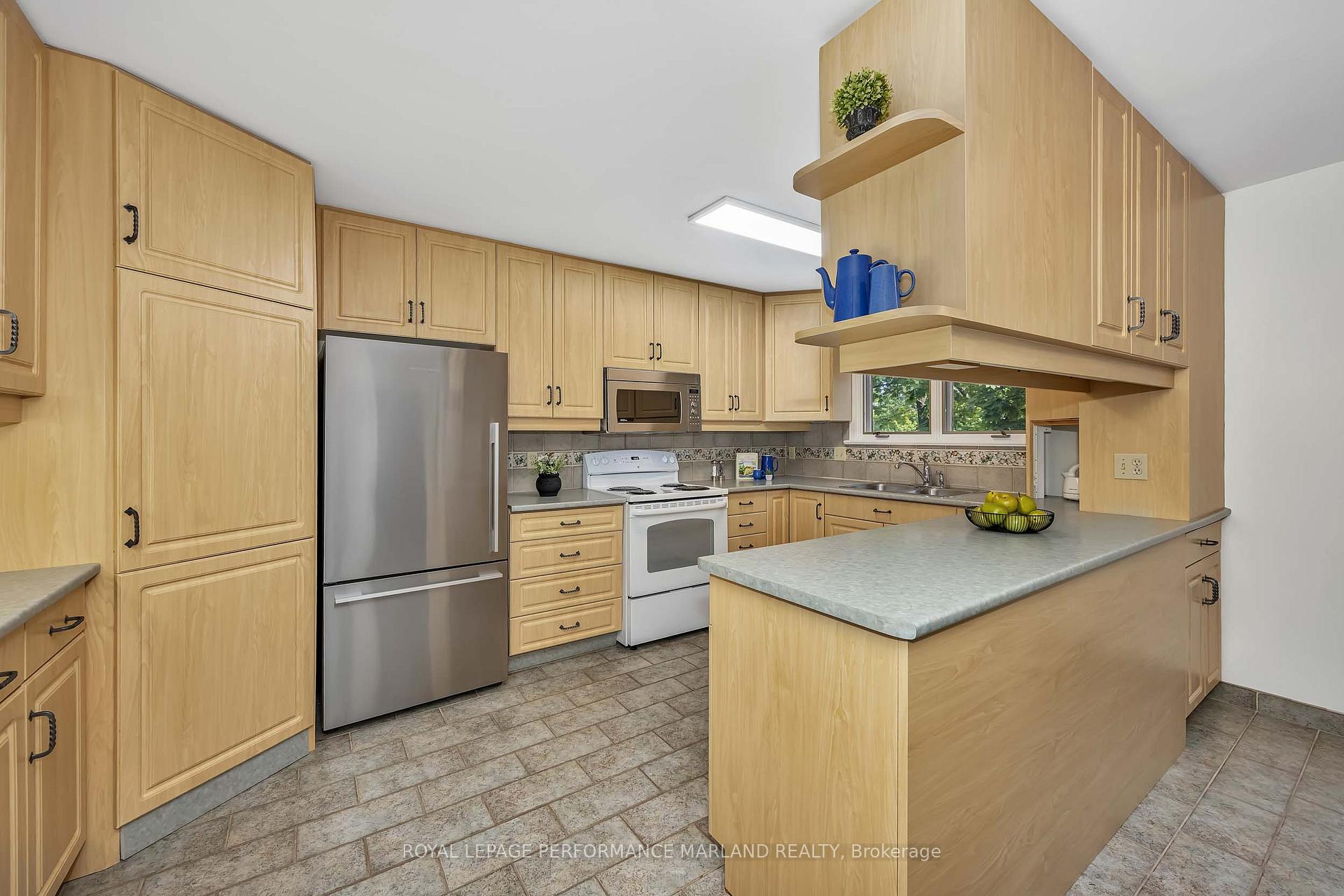 Photo 17 of 31 Aylen Avenue, Ottawa, Woodroffe — HOMEH