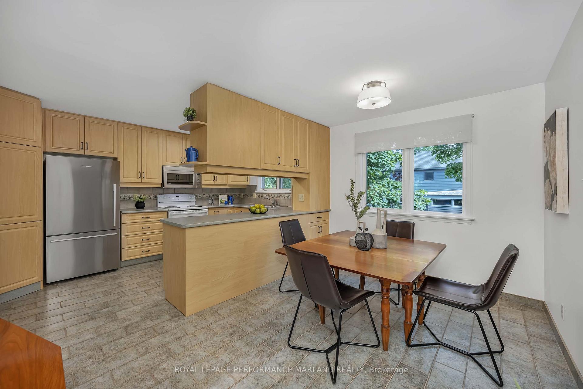 Photo 19 of 31 Aylen Avenue, Ottawa, Woodroffe — HOMEH