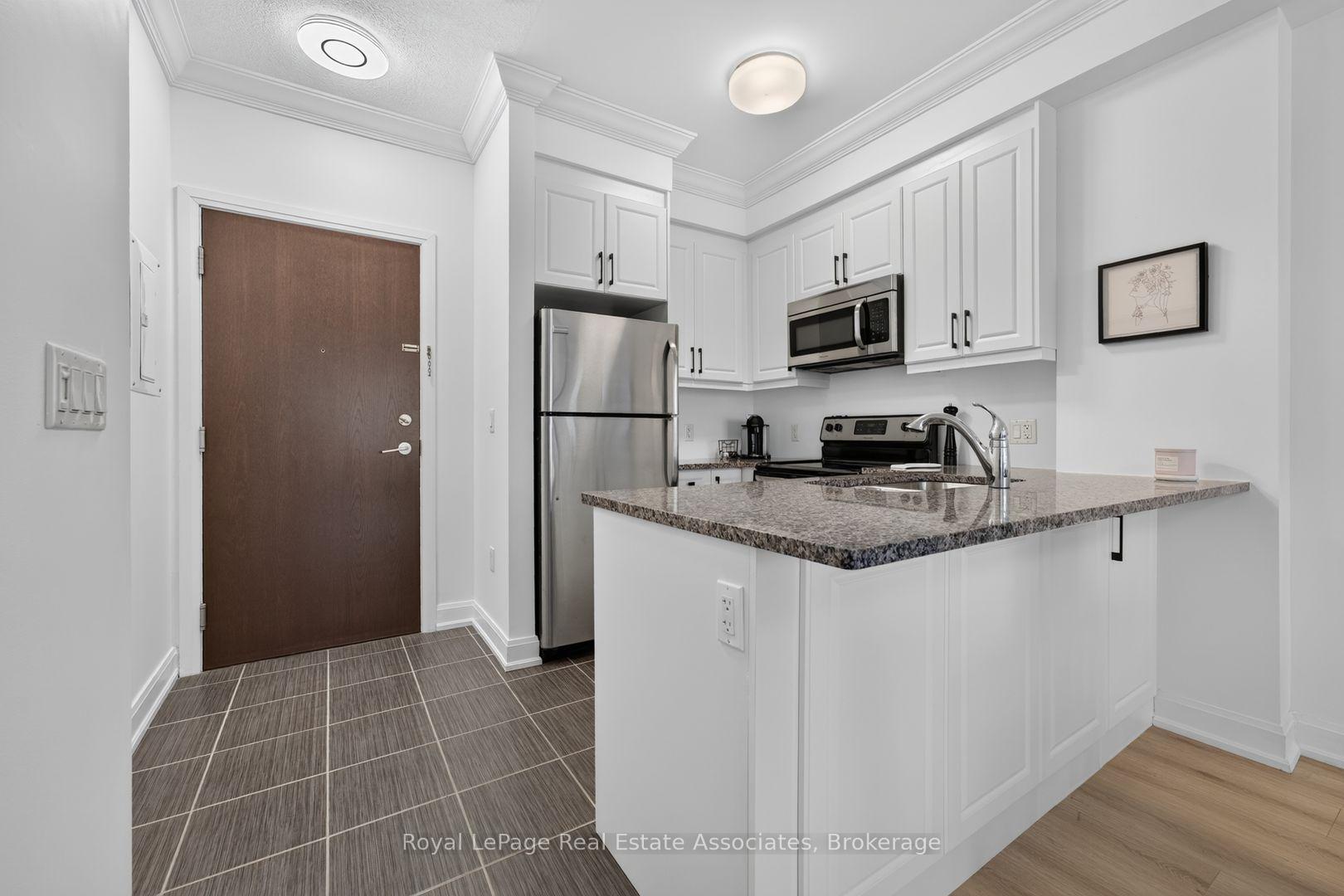 Photo 4 of Unit 214, 216 Oak Park Boulevard, Oakville, River Oaks — HOMEH