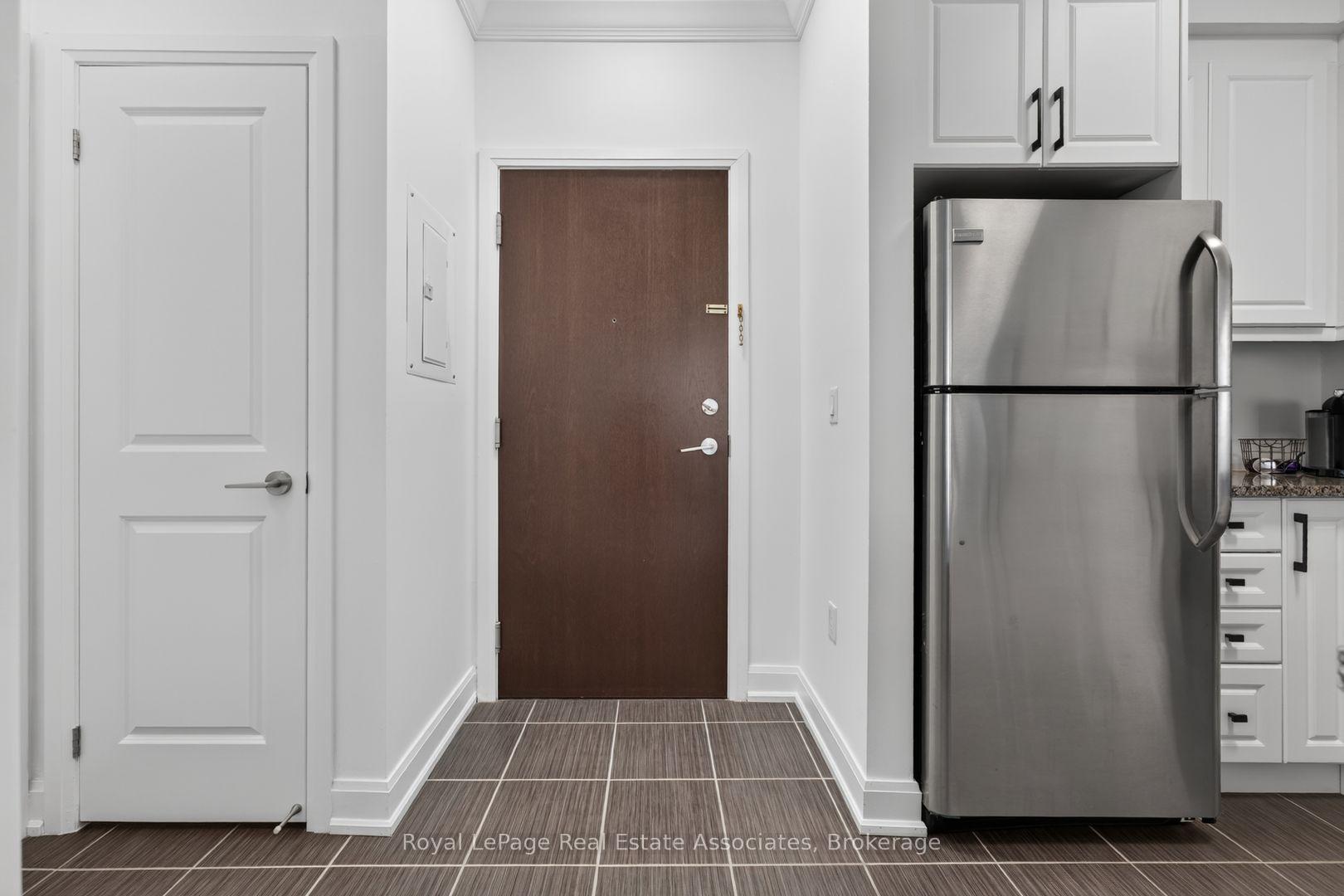 Photo 5 of Unit 214, 216 Oak Park Boulevard, Oakville, River Oaks — HOMEH