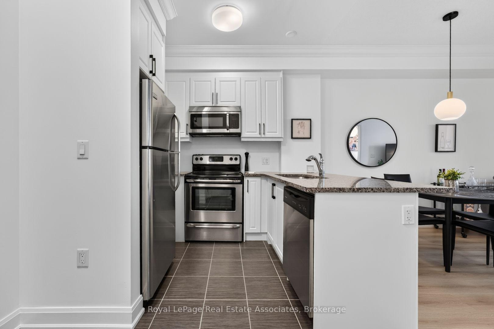 Photo 6 of Unit 214, 216 Oak Park Boulevard, Oakville, River Oaks — HOMEH