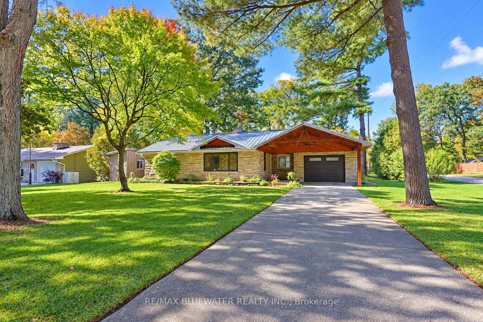 Photo of 10138 Edmonds Boulevard