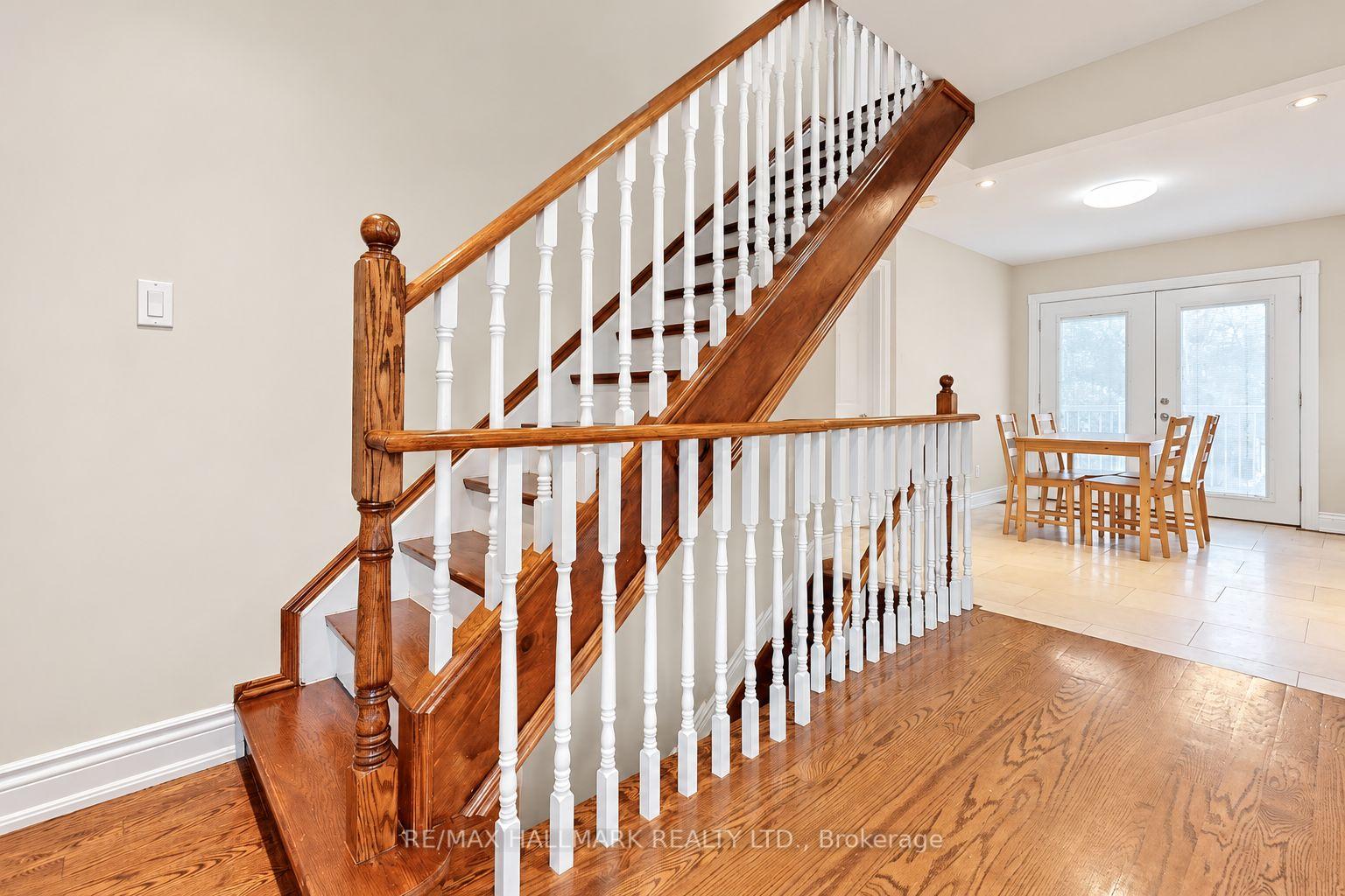 Photo 3 of 28 Lake Avenue, Richmond Hill, Oak Ridges Lake Wilcox — HOMEH