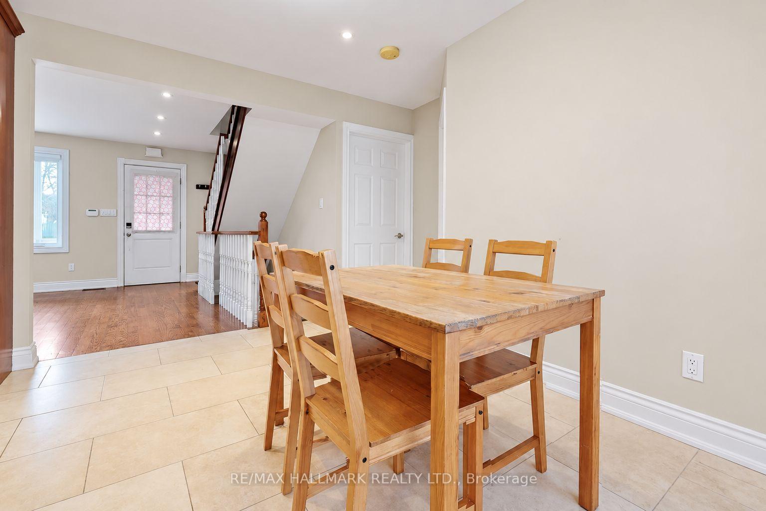 Photo 4 of 28 Lake Avenue, Richmond Hill, Oak Ridges Lake Wilcox — HOMEH