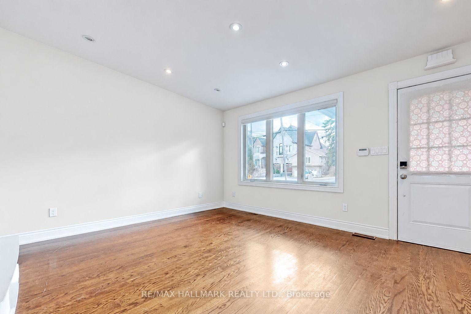 Photo 5 of 28 Lake Avenue, Richmond Hill, Oak Ridges Lake Wilcox — HOMEH