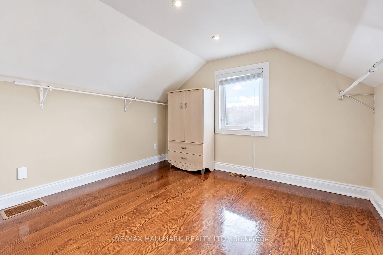 Photo 7 of 28 Lake Avenue, Richmond Hill, Oak Ridges Lake Wilcox — HOMEH
