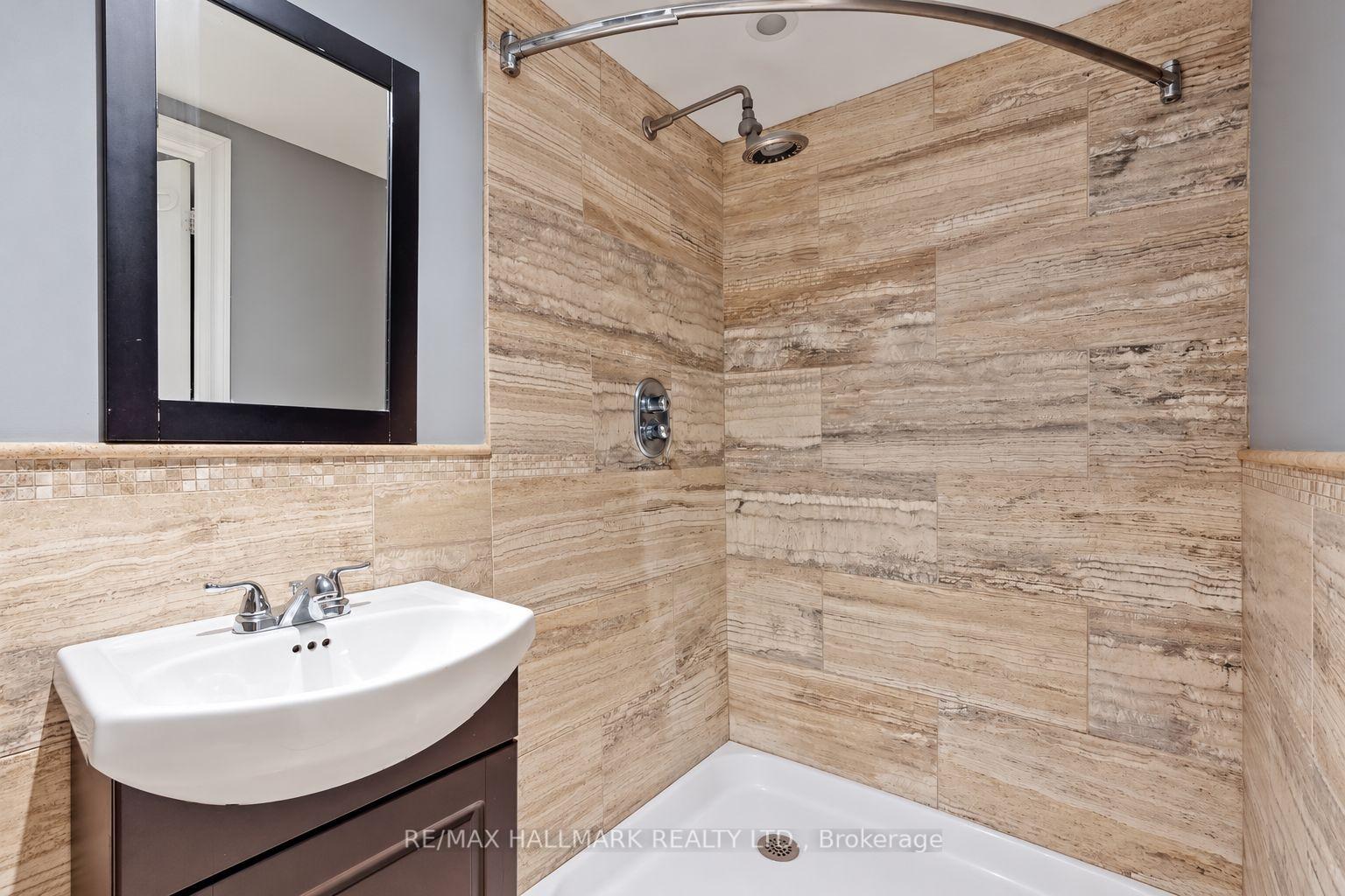 Photo 8 of 28 Lake Avenue, Richmond Hill, Oak Ridges Lake Wilcox — HOMEH