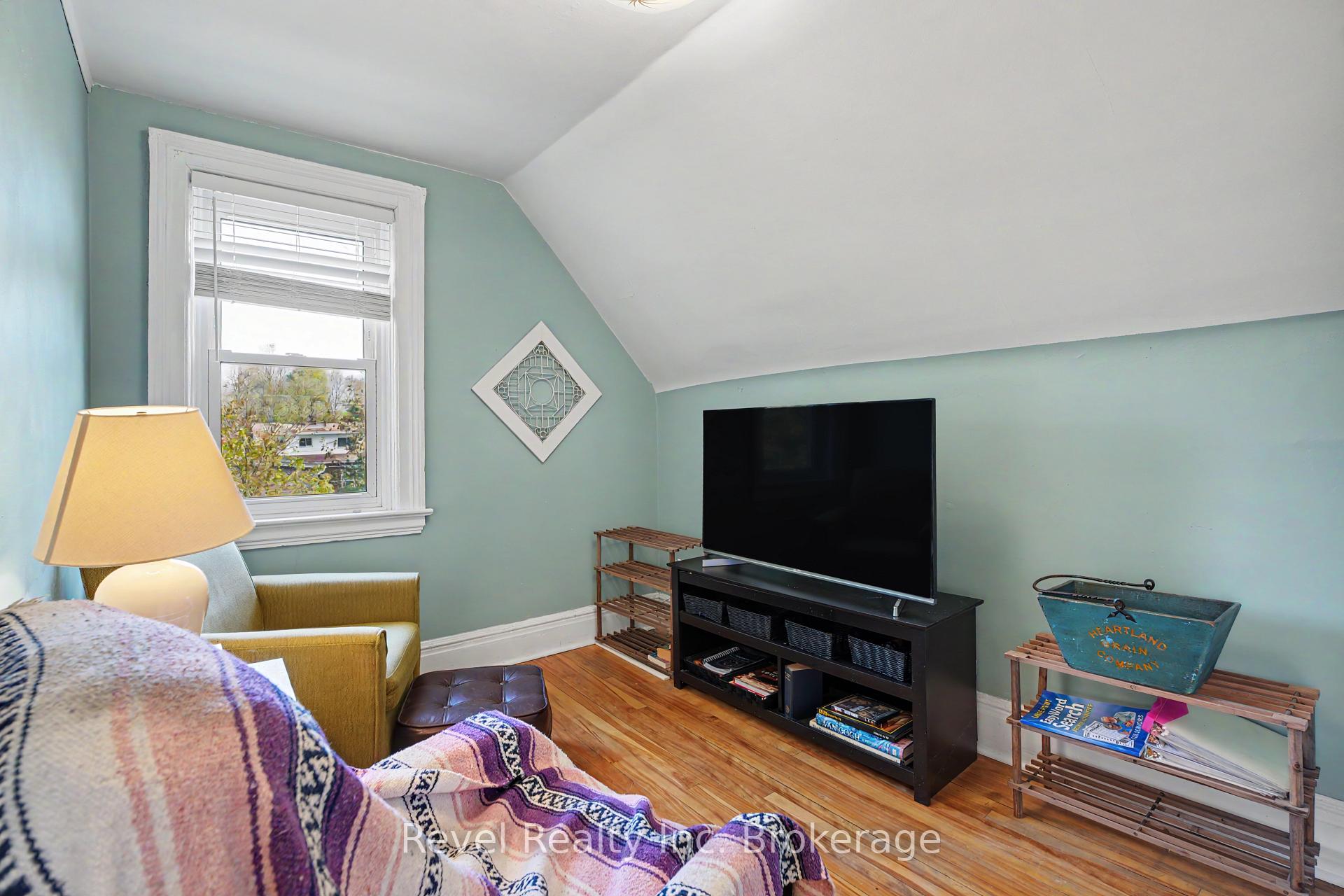 Photo 25 of 220 First Avenue E, North Bay, Central — HOMEH