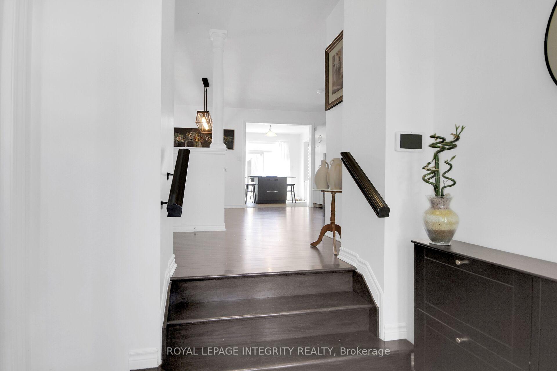 Photo 4 of 622 Silver Spruce Way, Ottawa, Kanata - Emerald Meadows/Trailwest — HOMEH