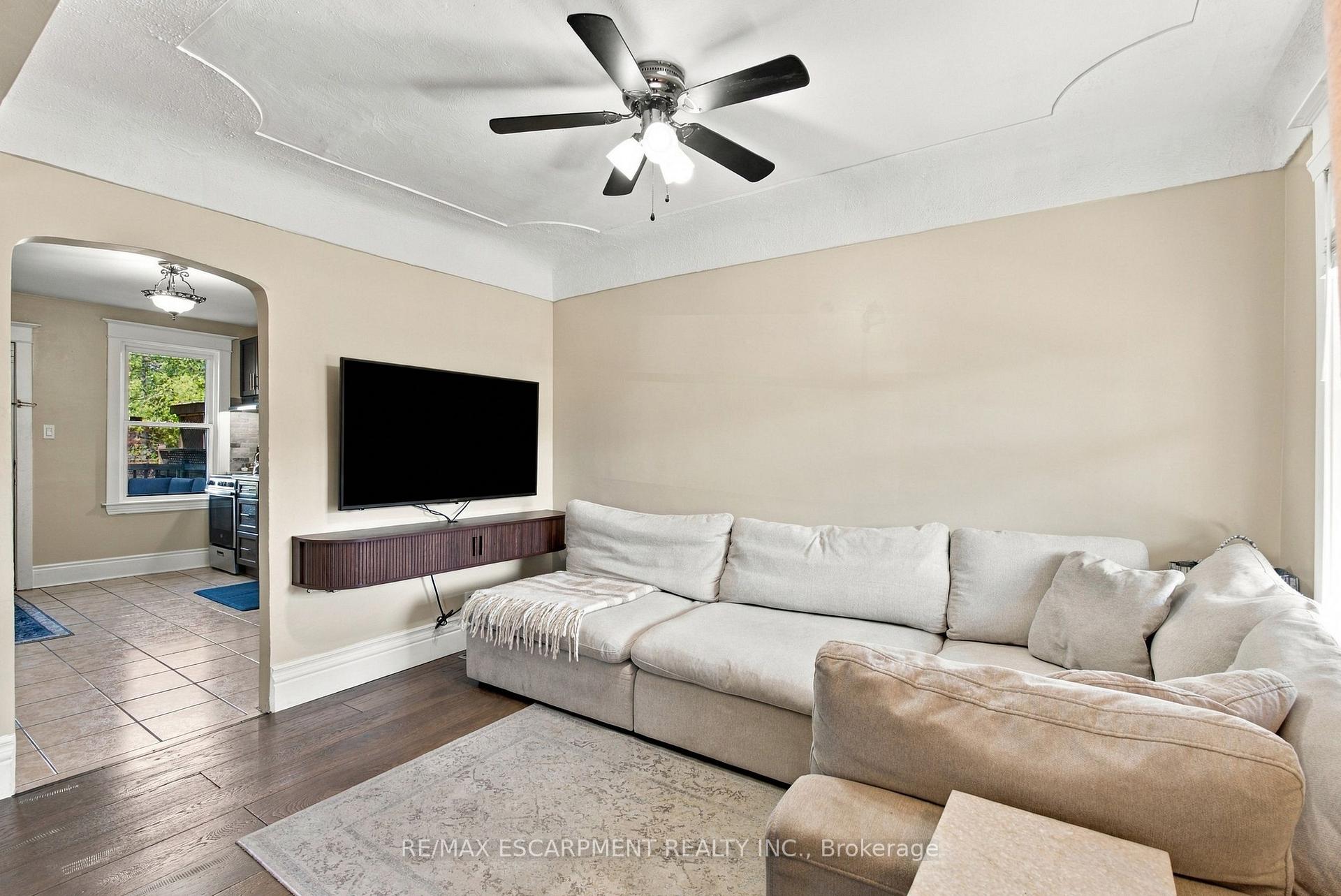 Photo 7 of 153 Albany Avenue, Hamilton, Homeside — HOMEH