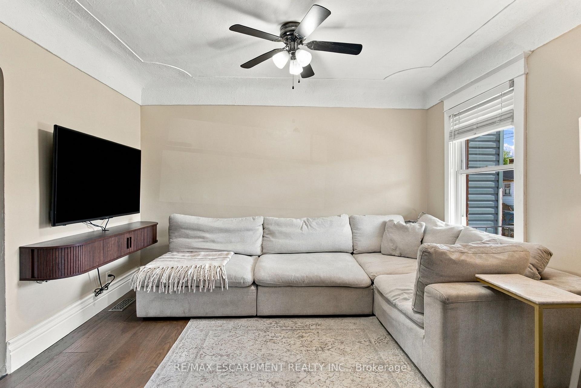 Photo 9 of 153 Albany Avenue, Hamilton, Homeside — HOMEH