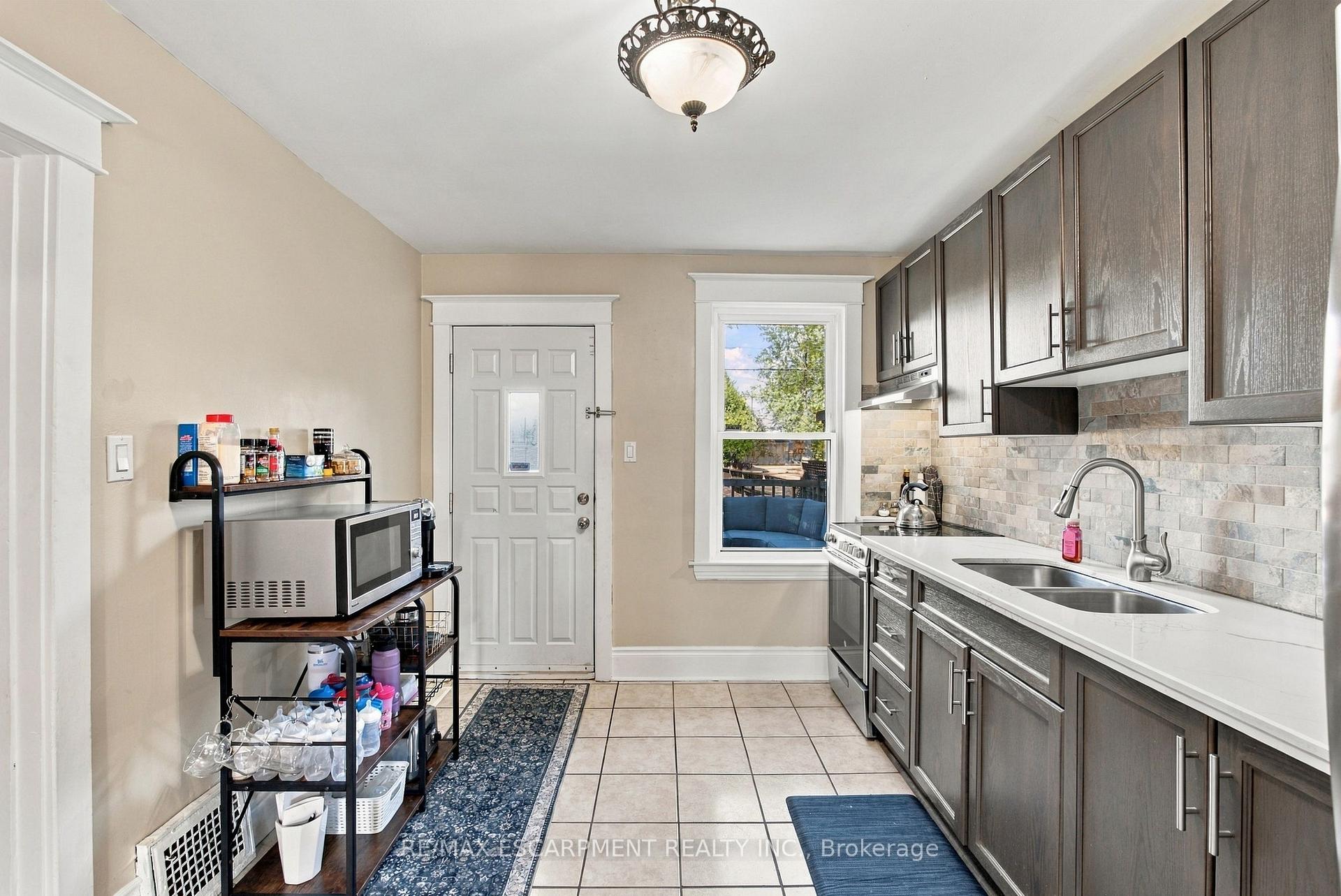 Photo 15 of 153 Albany Avenue, Hamilton, Homeside — HOMEH