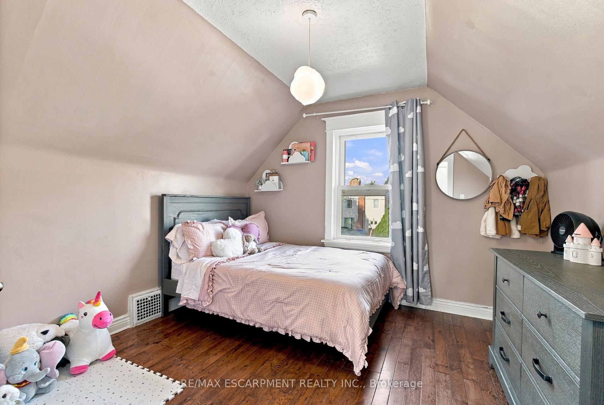 Photo 18 of 153 Albany Avenue, Hamilton, Homeside — HOMEH