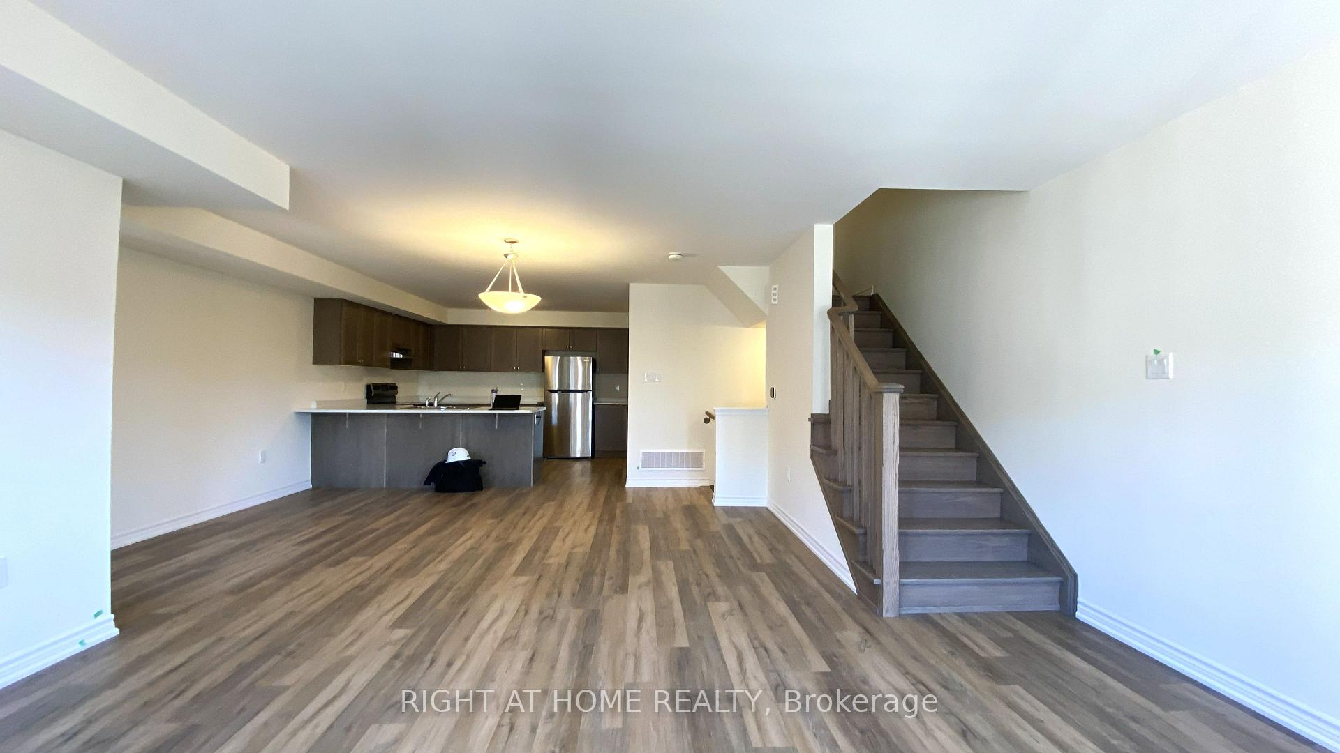 Photo 7 of 980 Alder Gate, Milton, Cobban — HOMEH