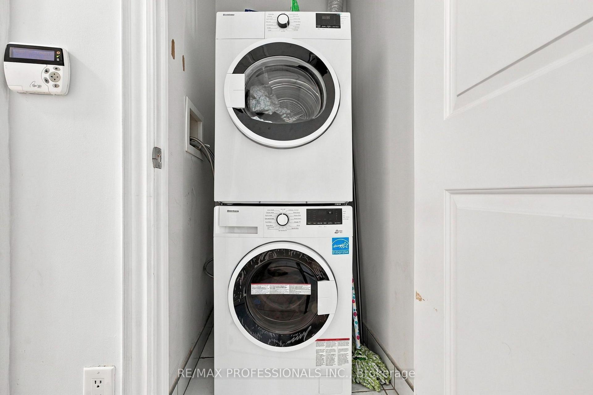 Photo 5 of Unit 901, 16 Brookers Lane, Etobicoke, Mimico — HOMEH