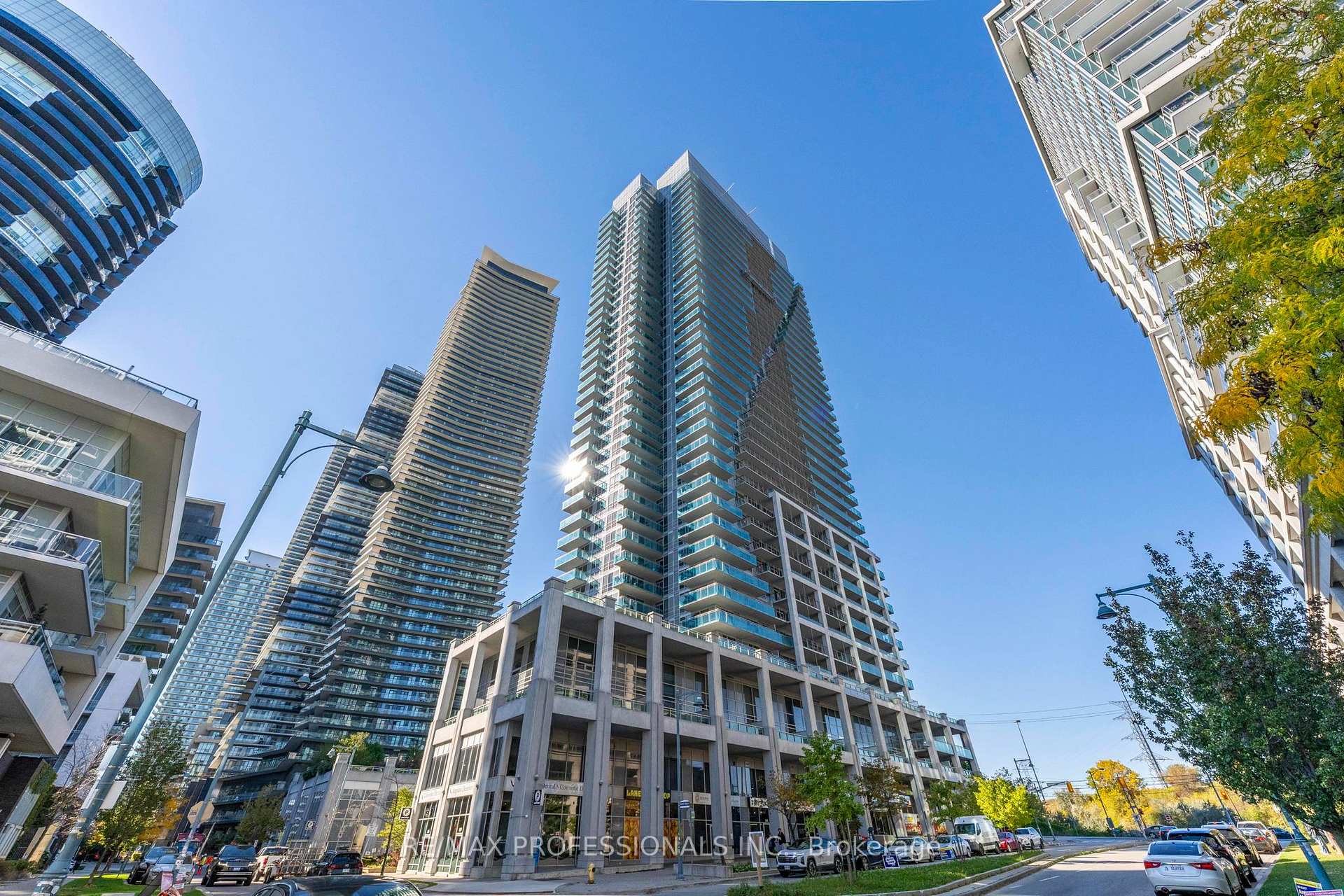 Photo 6 of Unit 901, 16 Brookers Lane, Etobicoke, Mimico — HOMEH