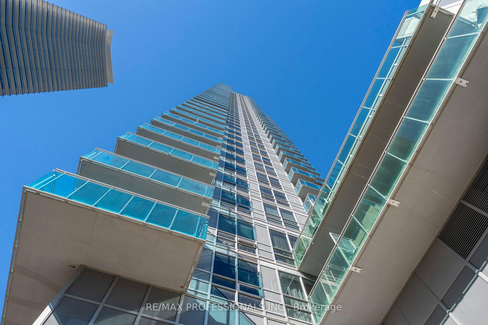 Photo 9 of Unit 901, 16 Brookers Lane, Etobicoke, Mimico — HOMEH