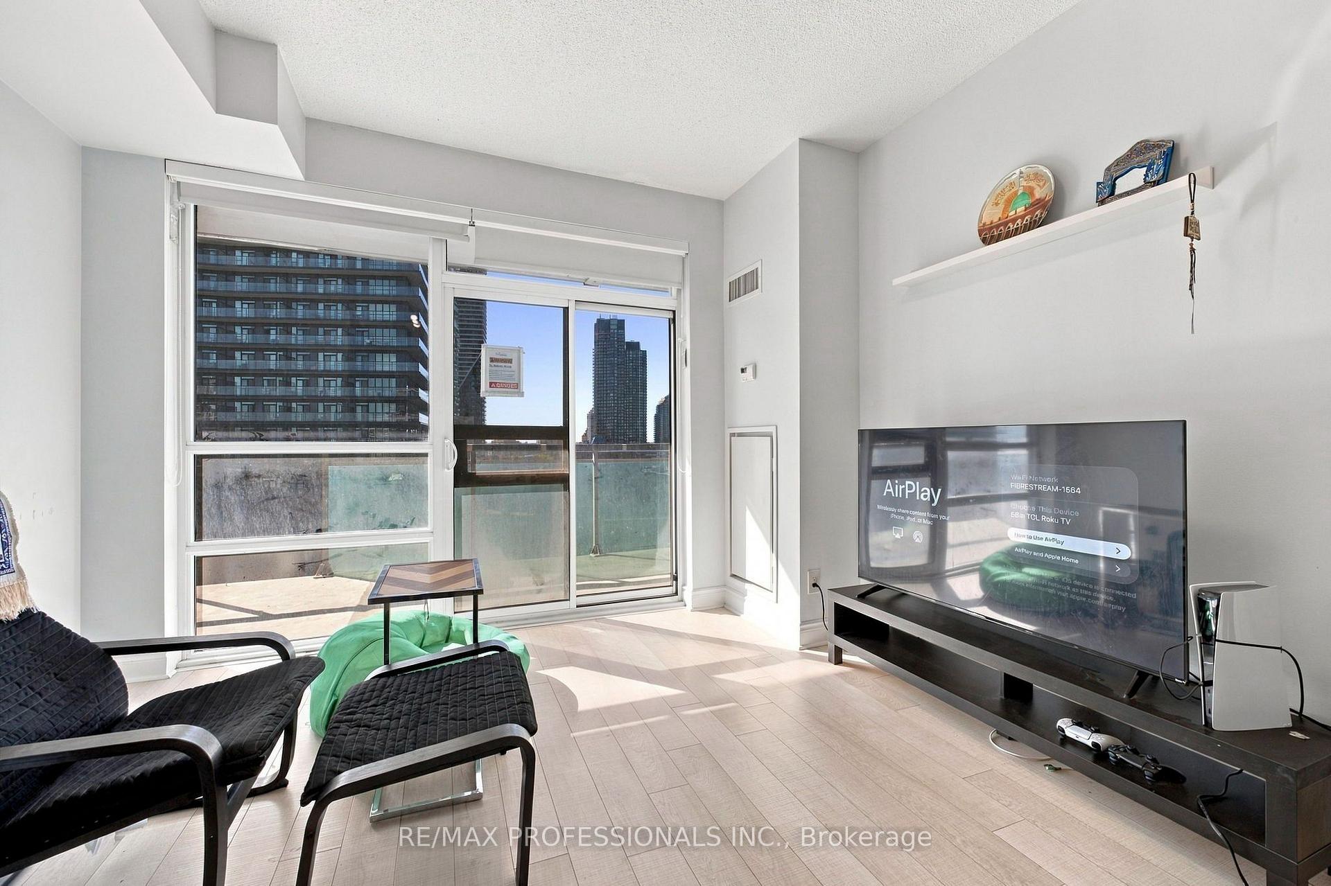 Photo 11 of Unit 901, 16 Brookers Lane, Etobicoke, Mimico — HOMEH