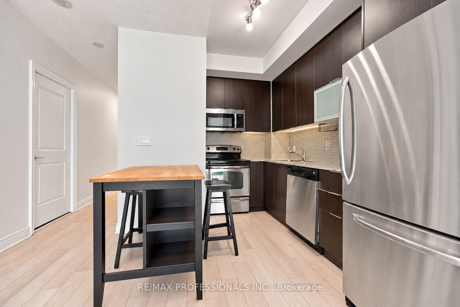 Photo 12 of Unit 901, 16 Brookers Lane, Etobicoke, Mimico — HOMEH