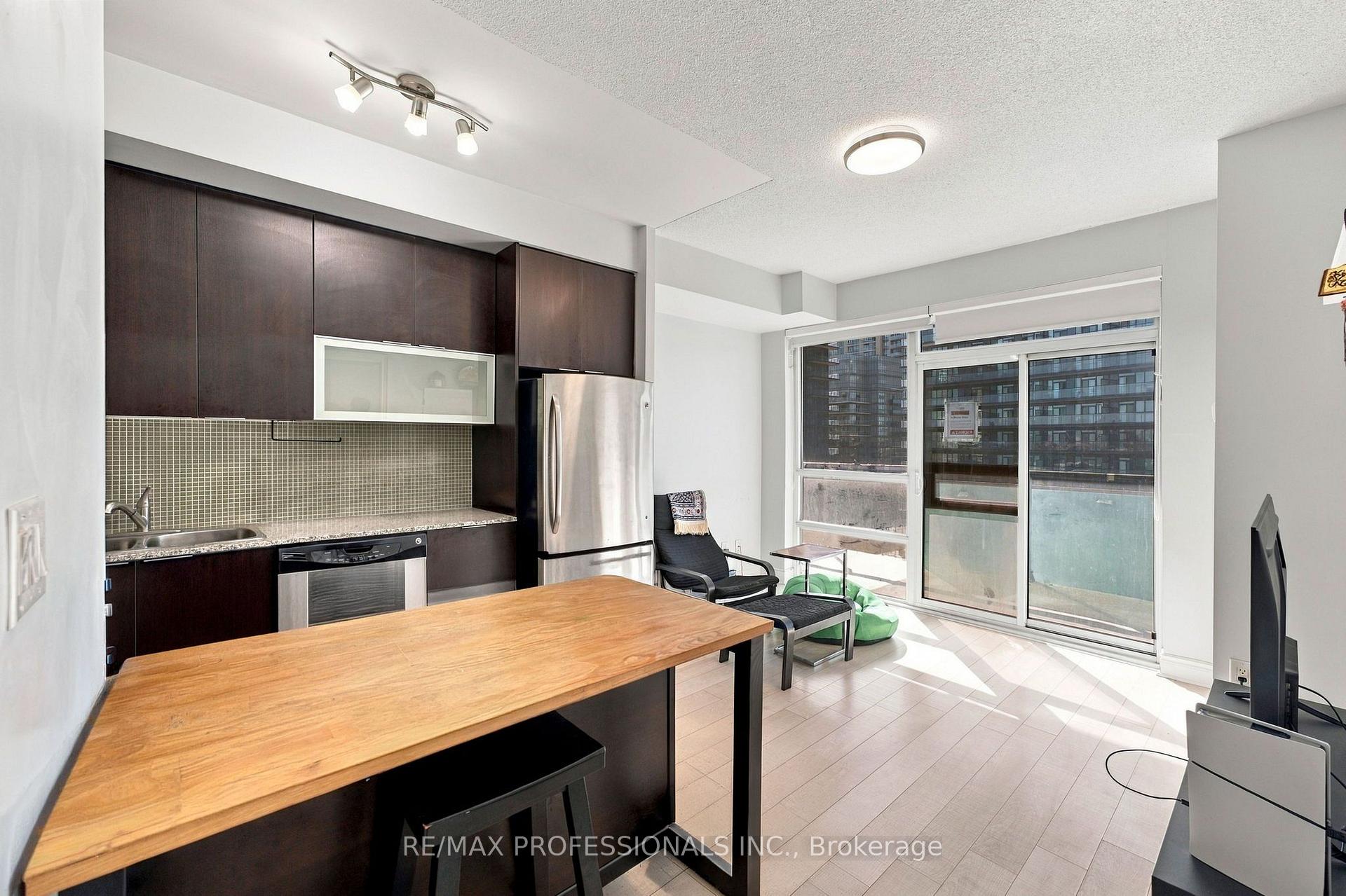 Photo 13 of Unit 901, 16 Brookers Lane, Etobicoke, Mimico — HOMEH