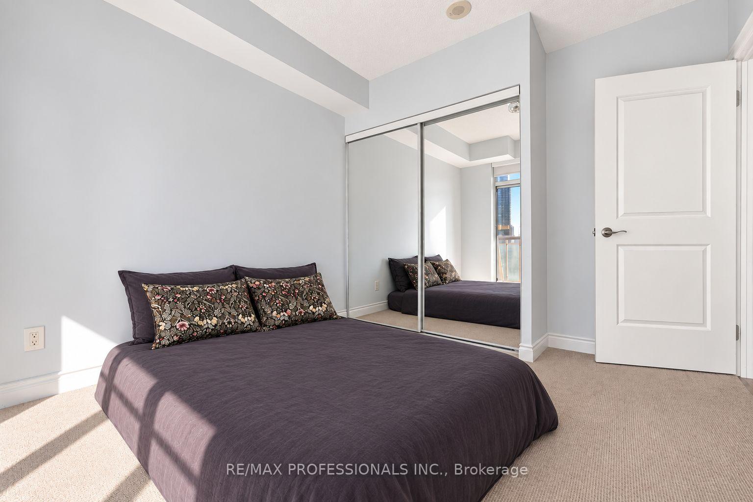 Photo 14 of Unit 901, 16 Brookers Lane, Etobicoke, Mimico — HOMEH