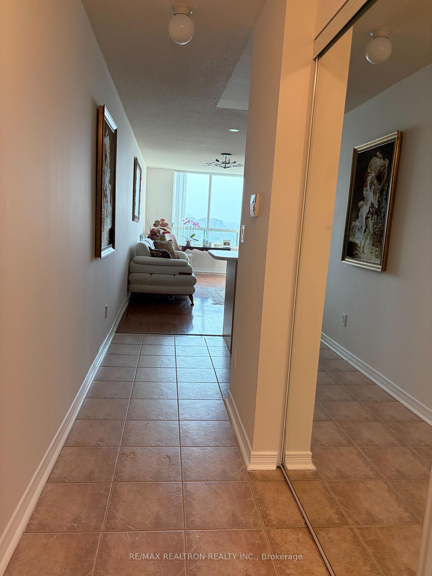 Photo 4 of Unit PH13, 23 Oneida Crescent, Richmond Hill, Langstaff — HOMEH