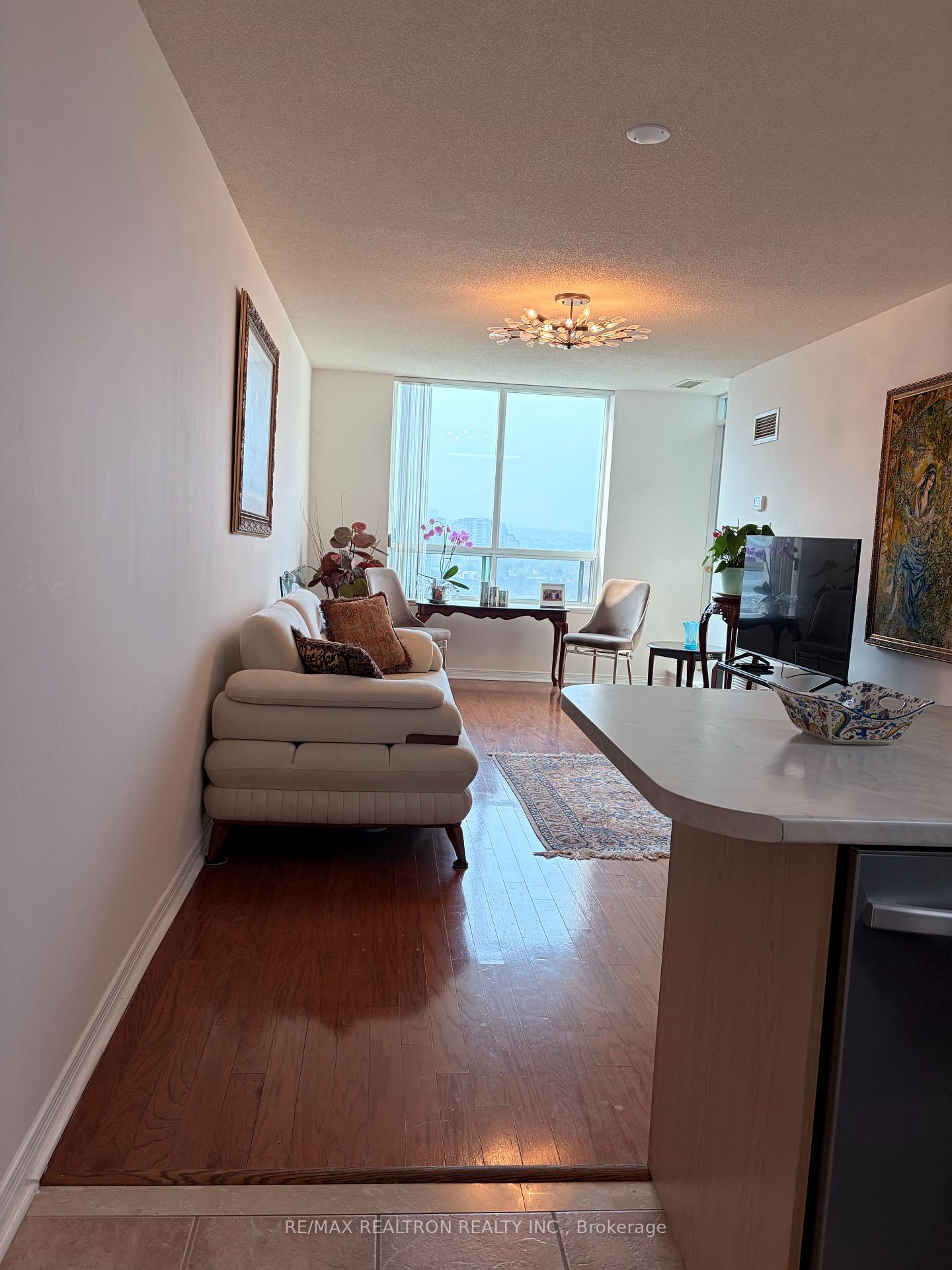 Photo 5 of Unit PH13, 23 Oneida Crescent, Richmond Hill, Langstaff — HOMEH