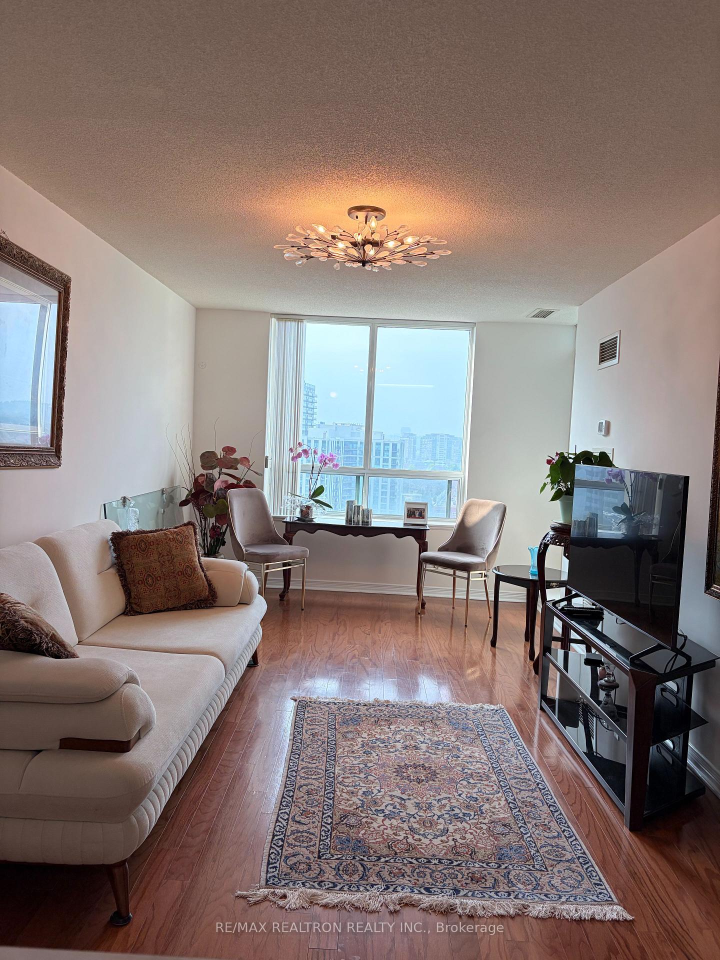Photo 6 of Unit PH13, 23 Oneida Crescent, Richmond Hill, Langstaff — HOMEH