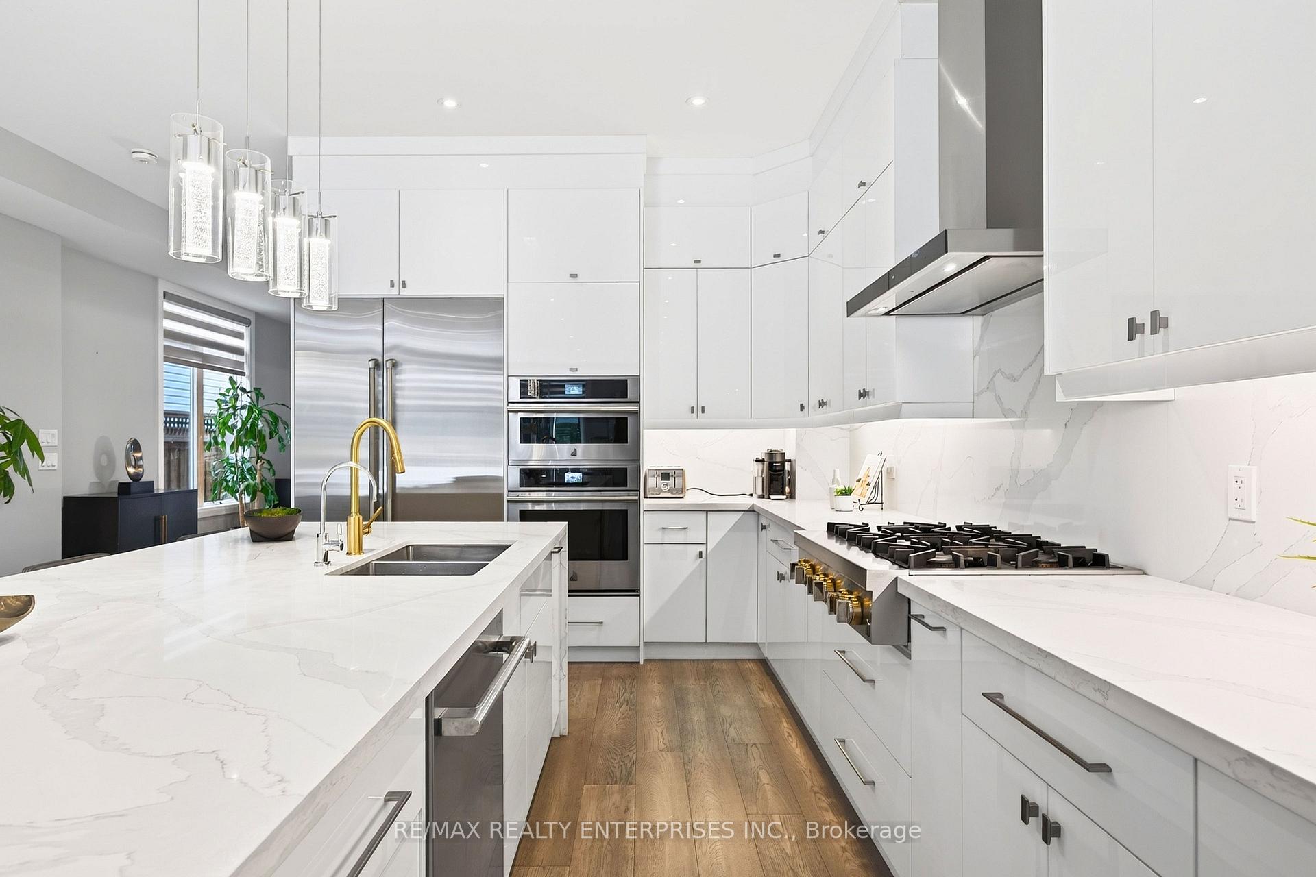 Photo 7 of 36B Pine Avenue N, Mississauga, Port Credit — HOMEH