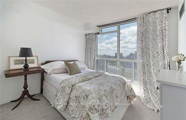Front of Unit 2213, 24 Wellesley Street W