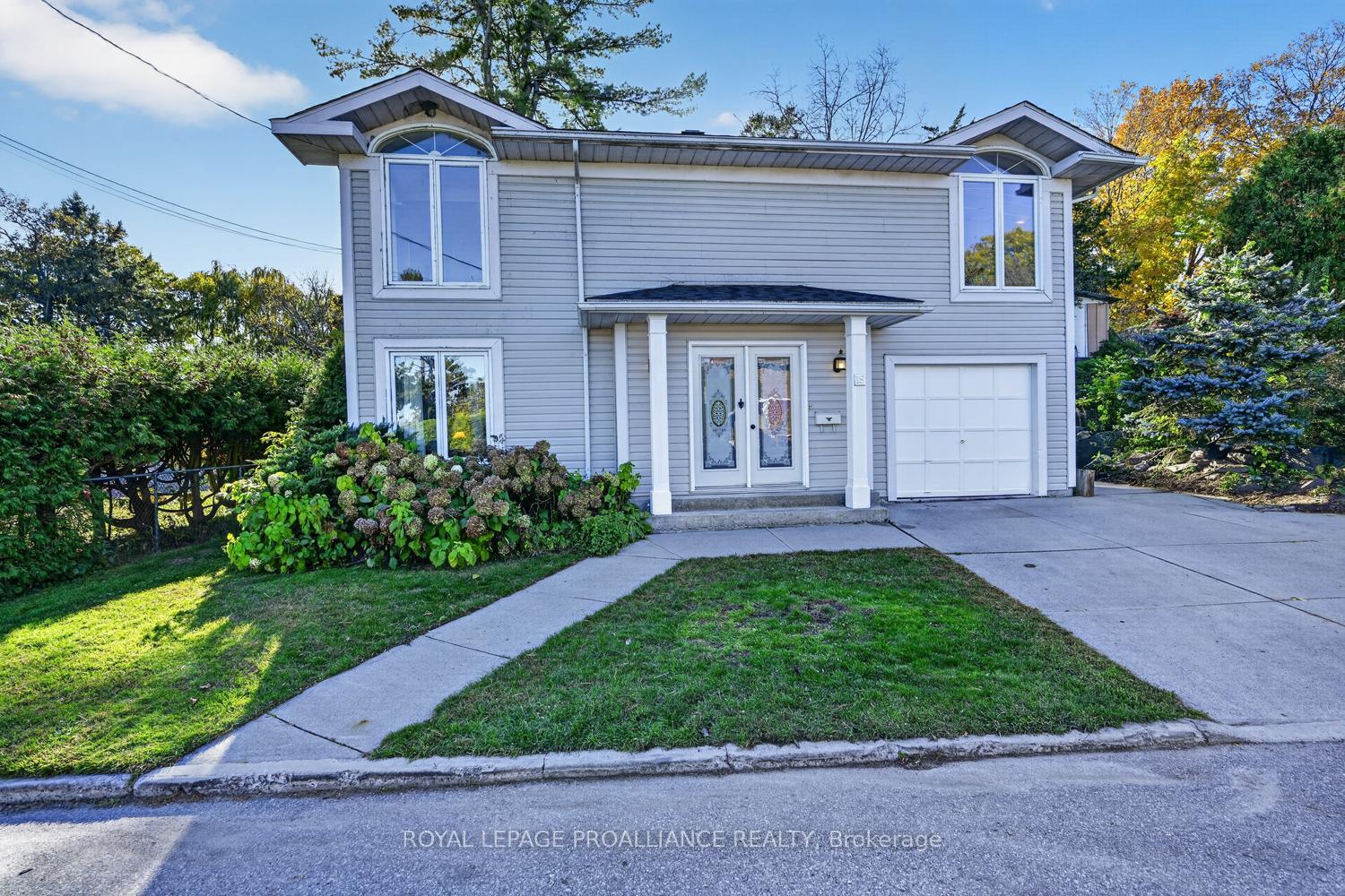 Photo 2 of 18 Thomas Street, Brockville, Brockville — HOMEH
