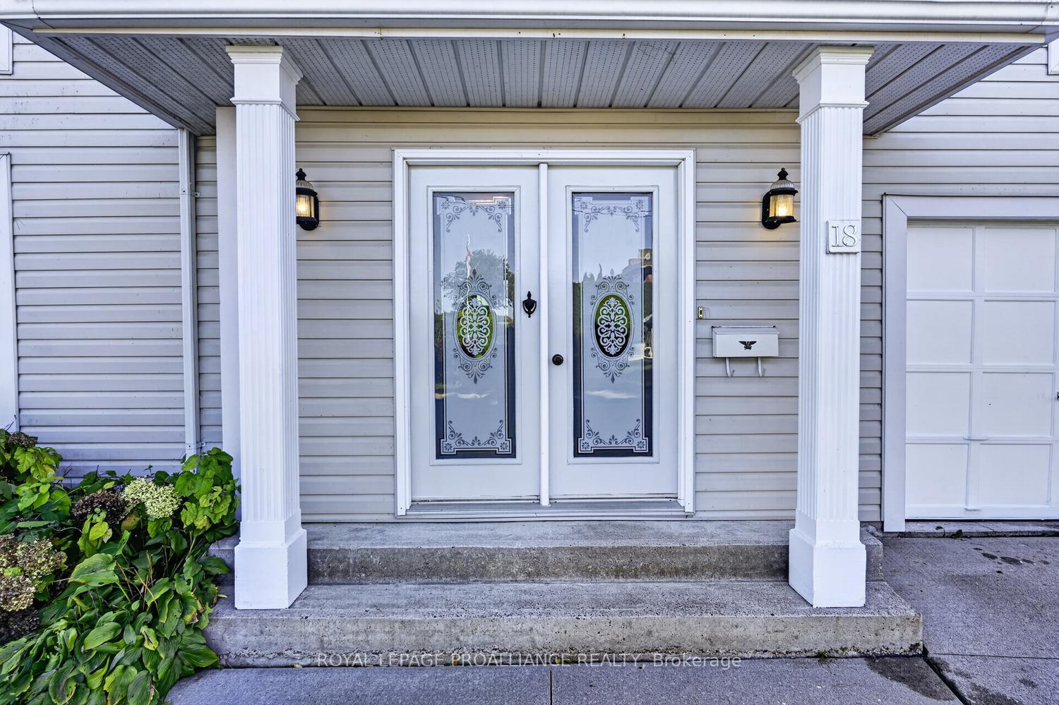 Photo 3 of 18 Thomas Street, Brockville, Brockville — HOMEH