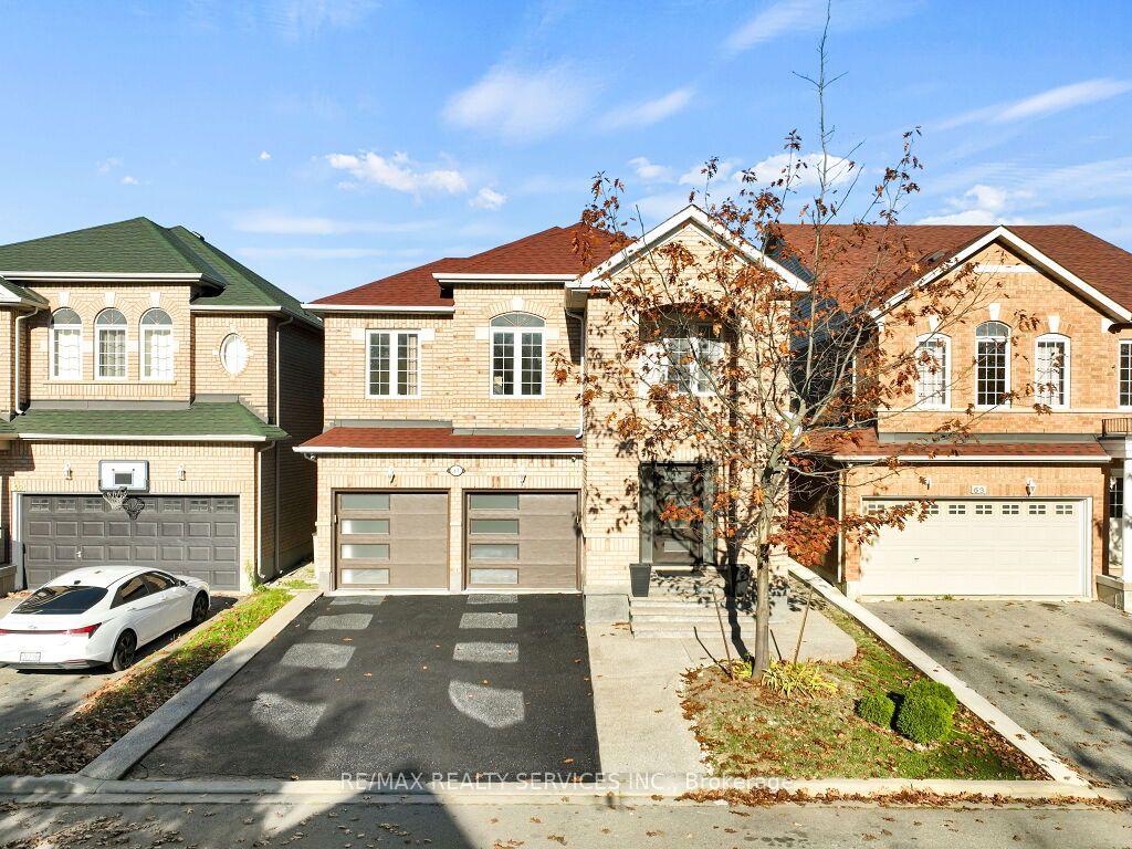 Photo 2 of 61 Sir Jacobs Crescent, Brampton, Fletcher's Meadow — HOMEH