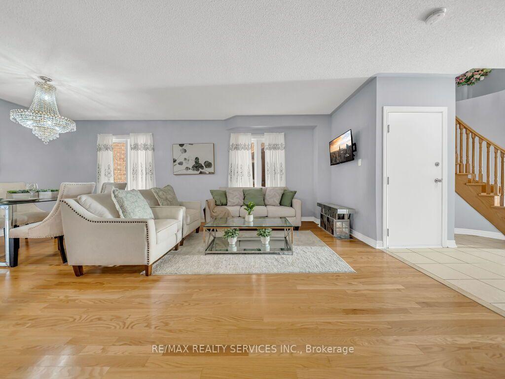 Photo 10 of 61 Sir Jacobs Crescent, Brampton, Fletcher's Meadow — HOMEH
