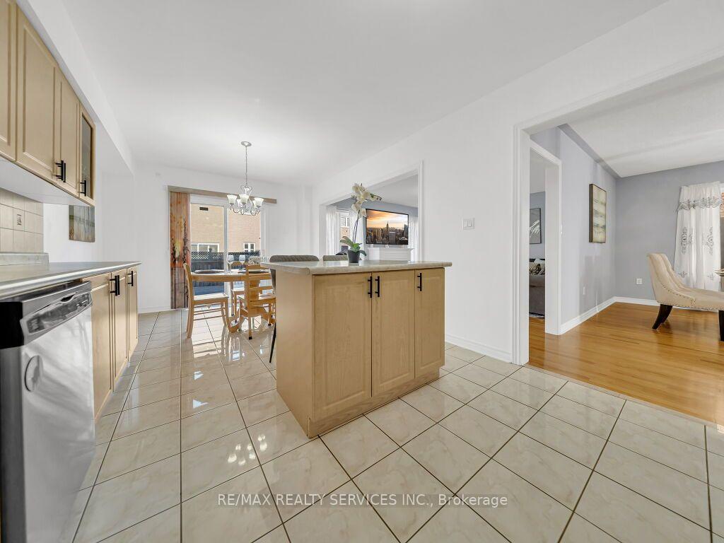 Photo 14 of 61 Sir Jacobs Crescent, Brampton, Fletcher's Meadow — HOMEH