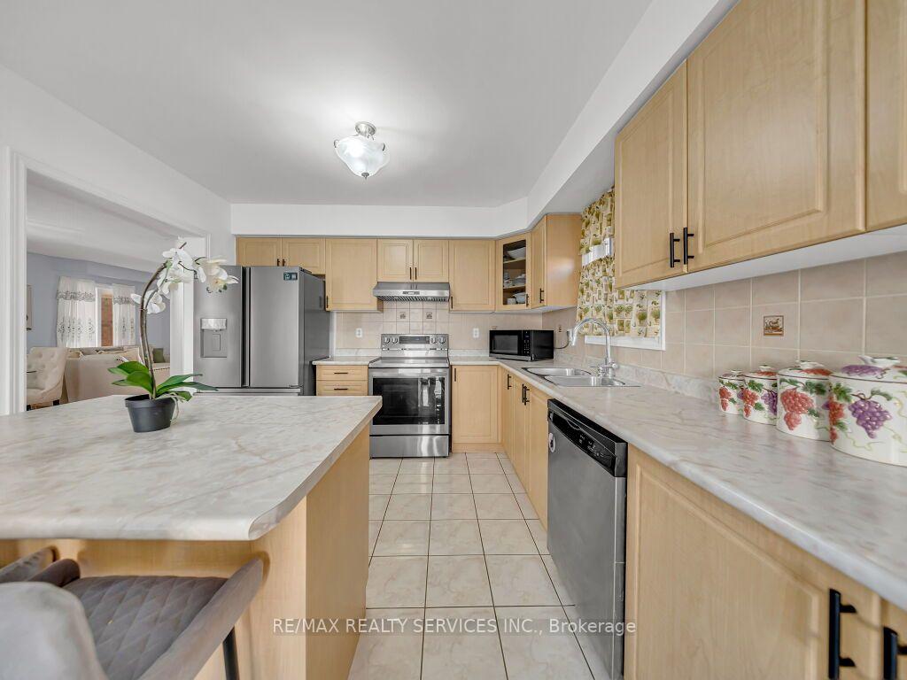 Photo 15 of 61 Sir Jacobs Crescent, Brampton, Fletcher's Meadow — HOMEH