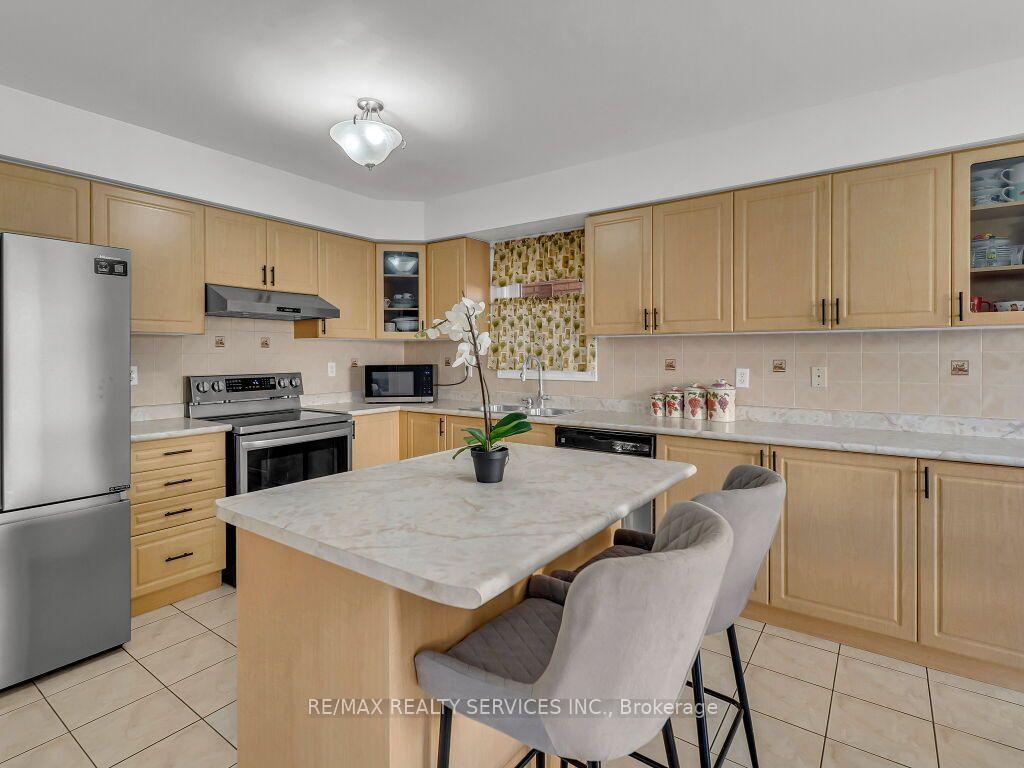 Photo 16 of 61 Sir Jacobs Crescent, Brampton, Fletcher's Meadow — HOMEH