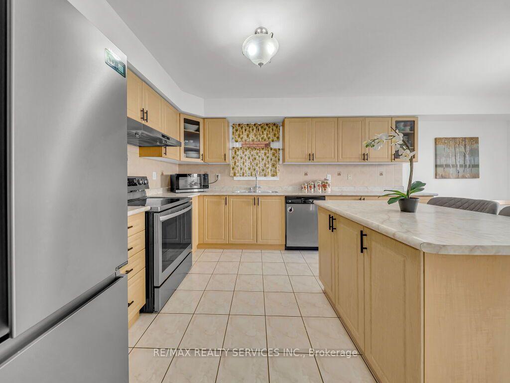 Photo 17 of 61 Sir Jacobs Crescent, Brampton, Fletcher's Meadow — HOMEH