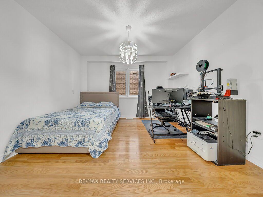 Photo 20 of 61 Sir Jacobs Crescent, Brampton, Fletcher's Meadow — HOMEH