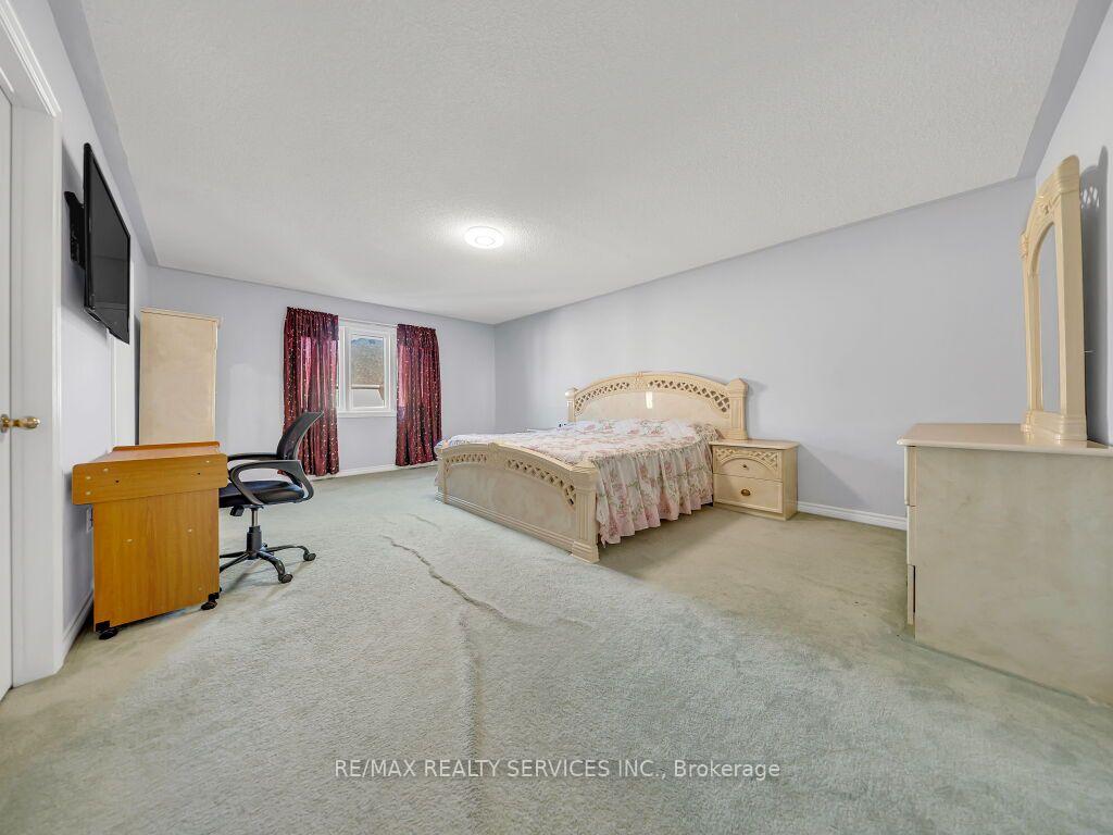 Photo 24 of 61 Sir Jacobs Crescent, Brampton, Fletcher's Meadow — HOMEH