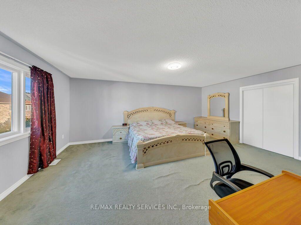 Photo 25 of 61 Sir Jacobs Crescent, Brampton, Fletcher's Meadow — HOMEH