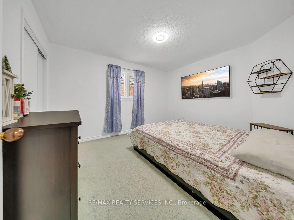 Photo 30 of 61 Sir Jacobs Crescent, Brampton, Fletcher's Meadow — HOMEH