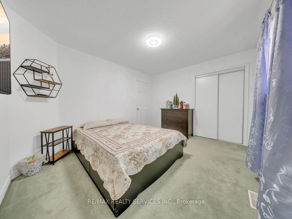 Photo 31 of 61 Sir Jacobs Crescent, Brampton, Fletcher's Meadow — HOMEH
