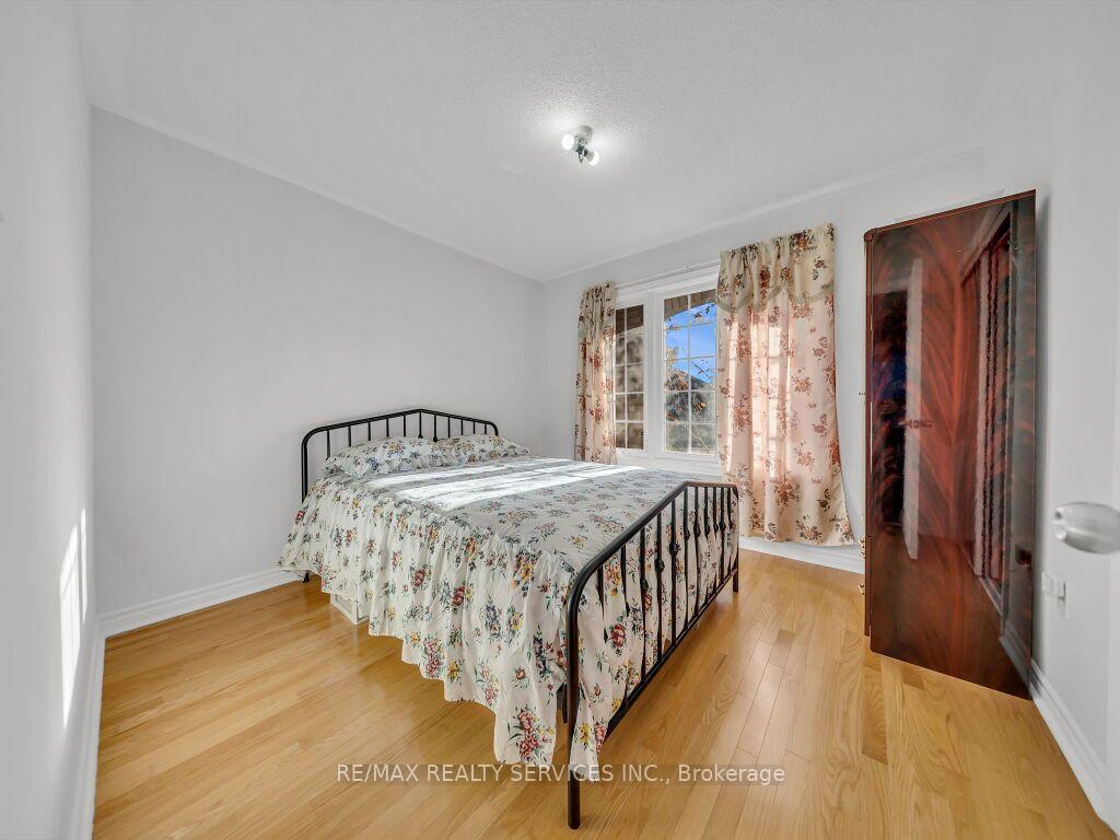 Photo 32 of 61 Sir Jacobs Crescent, Brampton, Fletcher's Meadow — HOMEH