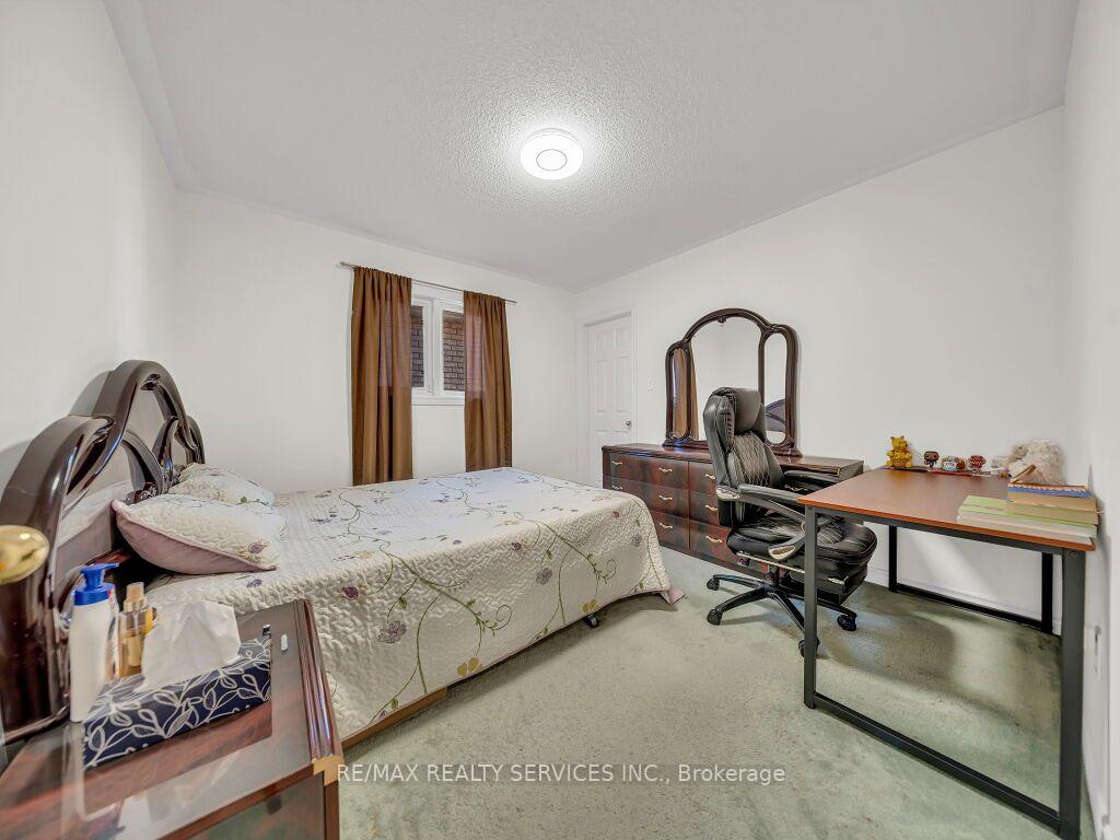 Photo 33 of 61 Sir Jacobs Crescent, Brampton, Fletcher's Meadow — HOMEH