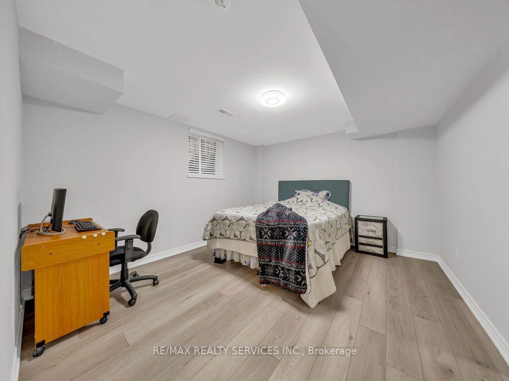 Photo 41 of 61 Sir Jacobs Crescent, Brampton, Fletcher's Meadow — HOMEH