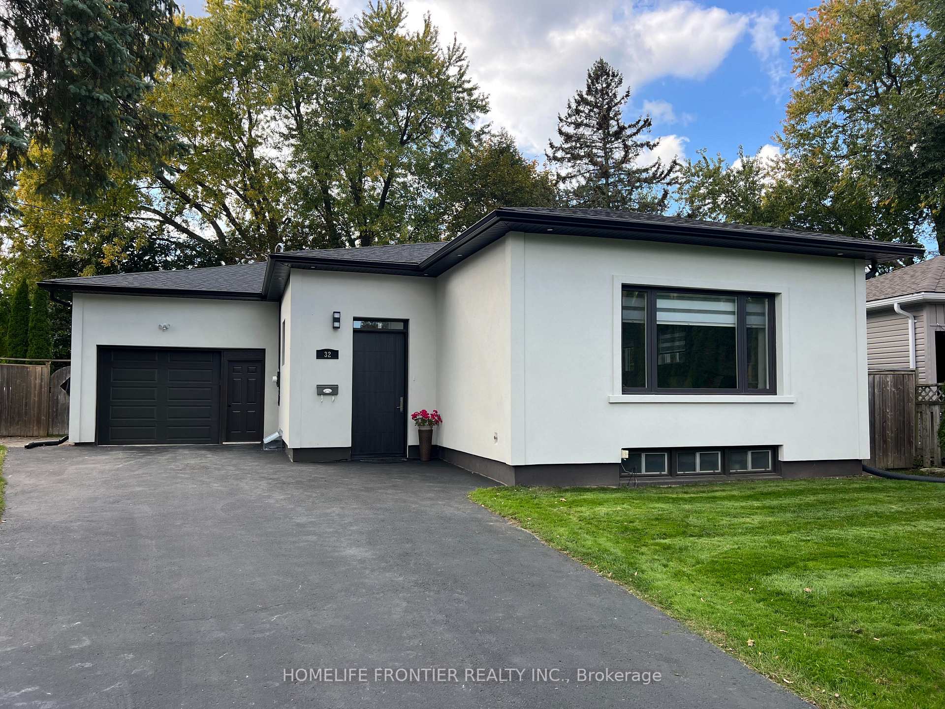 Photo 1 of 32 Davidson Road, Aurora, Aurora Highlands — HOMEH