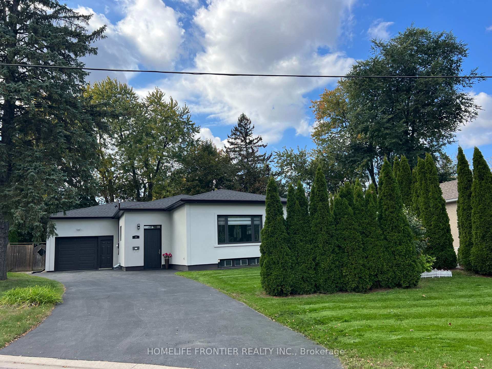 Photo 2 of 32 Davidson Road, Aurora, Aurora Highlands — HOMEH