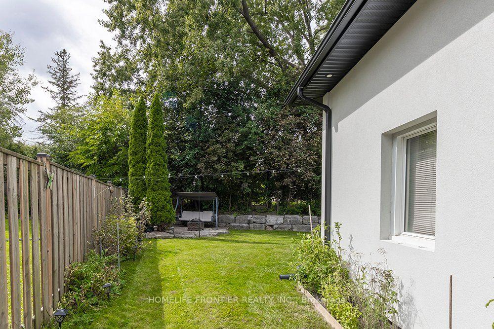 Photo 6 of 32 Davidson Road, Aurora, Aurora Highlands — HOMEH