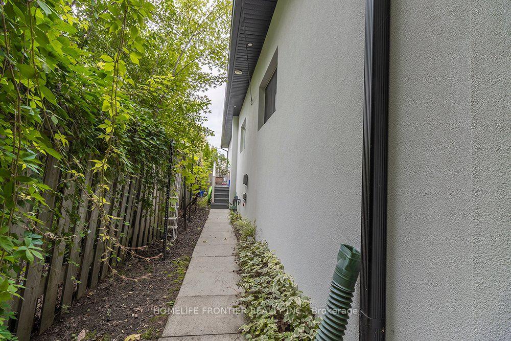 Photo 11 of 32 Davidson Road, Aurora, Aurora Highlands — HOMEH